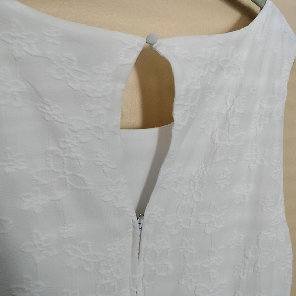 Torrid White Textured Floral Fit Flare Sleeveless Dress 18 Wedding Vacation - Picture 8 of 13